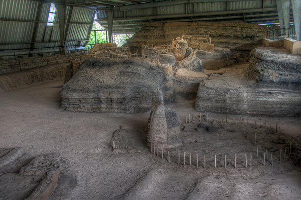 Các cánh đồng ngô, ổi và ca cao cũng được bảo tồn ở mức độ hoàn hảo đến nỗi các nhà khoa học có thể tái hiện lại các chi tiết về kỹ thuật canh tác của những người nông dân thời Maya này.