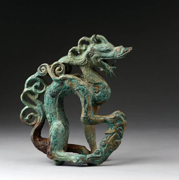 Làng Olympic tọa lạc trong địa phận làng cổ Taizicheng, thành phố Trương Gia Khẩu, Hà Bắc, Trung Quốc, cách Bắc Kinh 140 km.