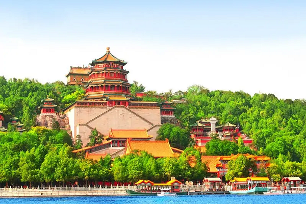 Sau khi tiến hành khai quật tỉ mỉ, những cấu trúc cổ đã dần lộ diện sau đống đổ nát bao gồm 67 nền móng nhà cửa, 14 con đường, nhiều hào sâu, tường thành.