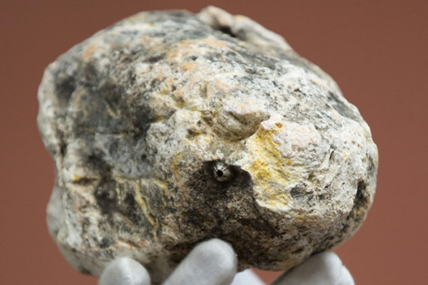 Khối long diên hương mà Tiếu Quý nhặt được nặng tới 13 kg. Căn cứ theo mức giá của thị trường thì khối long diên hương này có giá lên tới hàng triệu nhân dân tệ.