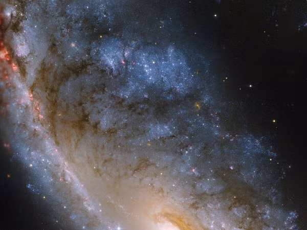 Chưa biết tương lai chúng sẽ lại rời xa nhau hay bị hợp nhất hoàn toàn theo cách thiên hà lớn nuốt thiên hà bé, nhưng nó cũng kích hoạt sự hình thành sao mạnh mẽ ở một trong 2 thiên hà.