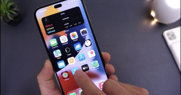 Sau bốn năm, Apple vẫn giữ thiết kế này trên iPhone 13, chỉ thu nhỏ kích cỡ hơn so với các bản tiền nhiệm.