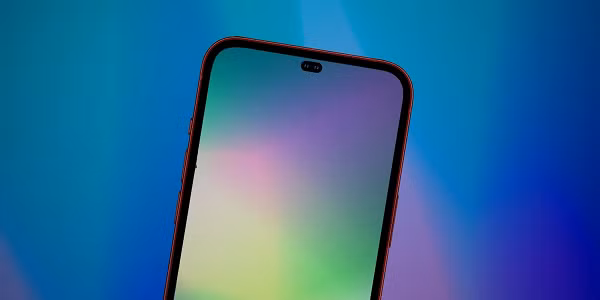 Trước đó, Ross Young, người từng đưa ra nhiều dự đoán chính xác về các thiết bị chưa ra mắt của Apple, cũng nói hai phiên bản Pro của iPhone 14 sẽ có cụm camera trước và cảm biến dạng viên thuốc kết hợp đục lỗ.