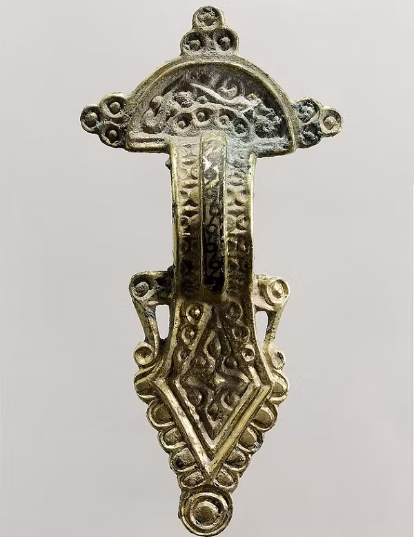 Xưởng bạc này được giấu trong những cánh cửa đóng kín. Nguyên nhân là vì người La Mã xem vàng và bạc là "xương sống" của nền kinh tế trên đảo và việc chế tác các kim loại quý này bị kiểm soát bởi đế quốc.