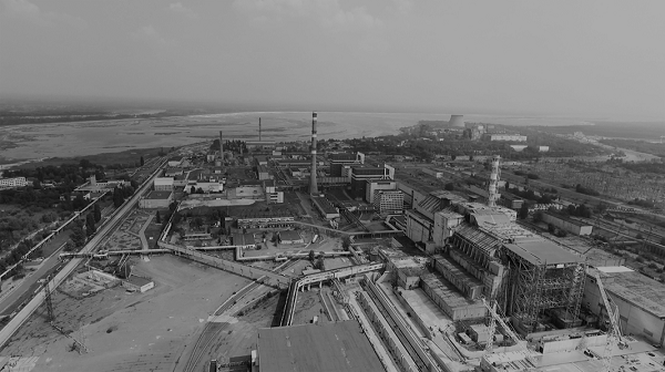 Phản ứng của cơ quan chức năng đã khiến cho thảm hoạ tồi tệ hơn khi không thông báo lập tức cho công chúng biết chuyện gì đã xảy ra, dù thị trấn Pripyat dành cho công nhân nhà máy ở gần đó được sơ tán vào ngày hôm sau.