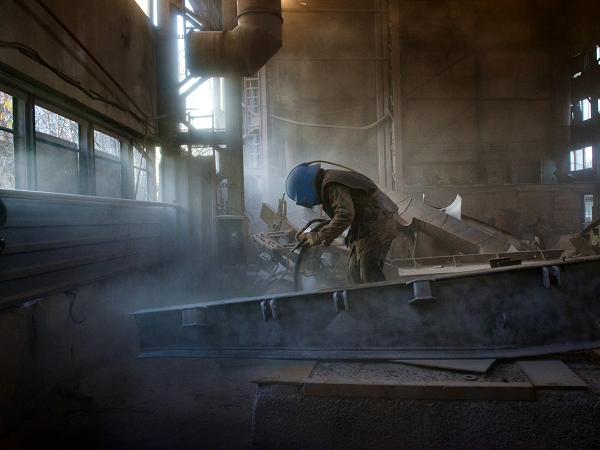 2 triệu cư dân ở Kiev đã không được thông báo ngay bất chấp nguy cơ bụi phóng xạ. Thế giới chỉ biết đến thảm họa sau khi phát hiện thấy bức xạ cao ở Thuỵ Điển.