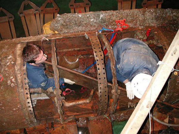 Sau khi sửa chữa xong, tàu ngầm Hunley lại ra khơi nhưng một trong các thành viên thủy thủ đoàn đã không đóng được một van quan trọng, khiến toàn bộ tàu bị ngập nước và chìm lần thứ hai. Đến năm 1874 tàu Hunley lại chìm trong khi đang làm nhiệm vụ mà không rõ lí do.