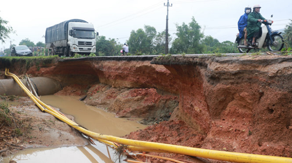 Không chỉ vậy, quá trình này còn giải phóng carbon tích trữ trong đất vào đại dương, vô hình chung làm thay đổi vai trò của Bắc Băng Dương như một kho lưu trữ carbon và khí nhà kính, góp phần làm gia tăng thêm nữa biến đổi khí hậu.