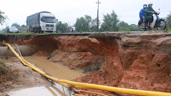 Không chỉ vậy, quá trình này còn giải phóng carbon tích trữ trong đất vào đại dương, vô hình chung làm thay đổi vai trò của Bắc Băng Dương như một kho lưu trữ carbon và khí nhà kính, góp phần làm gia tăng thêm nữa biến đổi khí hậu.