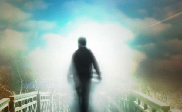 Cụ thể, trong 900 giây sóng não được ghi lại, các nhà khoa học nhận thấy ngay trước và sau khi tim ngừng đập, hoạt động của não tăng lên tương tự như những gì xảy ra khi chúng ta tập trung, mơ, nhớ lại ký ức và thiền định.