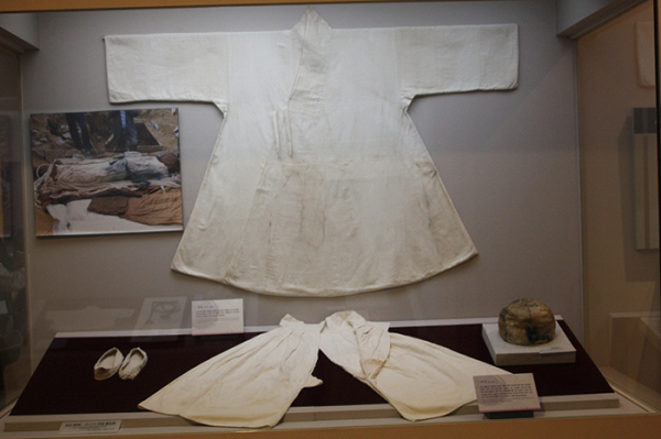 Sau khi xác ướp Eung Tae được phát hiện vào năm 1998, câu chuyện cảm động và nội dung của lá thư đã trở nên nổi tiếng và là niềm cảm hứng cho các ca khúc, nhạc kịch và đặc biệt là địa danh cầu Woryeonggyo nổi tiếng của thành phố Andong.