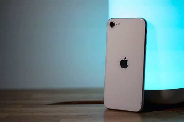 Nhìn chung, đây vẫn là lựa chọn hợp lý với những người ưa thích điện thoại gọn nhẹ, dễ dàng nhét trong ví và túi xách nhưng vẫn có đủ các tính năng cần thiết cùng mức giá vừa túi tiền.