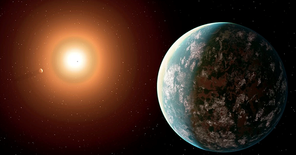 Tuy sao mẹ của nó rất mát so với sao mẹ của chúng ta: chỉ bằng 1/3 Mặt Trời, độ sáng chỉ 0,011 lần độ sáng Mặt Trời, nhưng hành tinh GJ 3929b nằm quá gần sao mẹ.