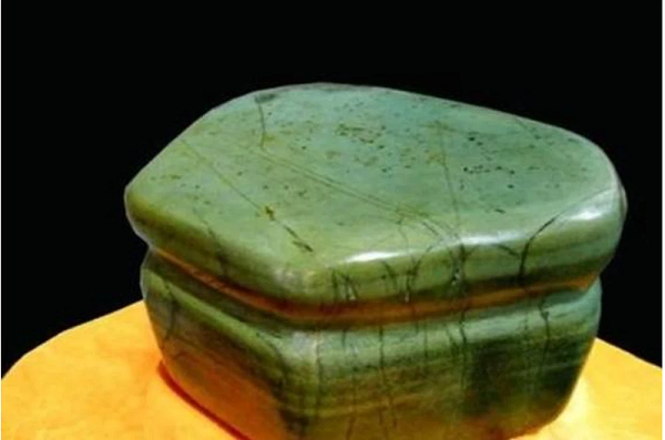 Sau khi xem xét một lượt, chuyên gia cho biết quyết định của lão nông là hoàn toàn đúng đắn. Nếu ông bán cho người thương nhân kia thì đã bị lỗ một khoản tiền vô cùng lớn.