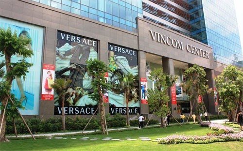 Khu đất có vị trí ngay gần Trung tâm hội nghị quốc gia, phía Bắc giáp Đại lộ Thăng Long, phía Đông Bắc giáp đường quy hoạch và tòa nhà Viglacera, phía Đông Nam giáp hồ điều hòa và khu đô thị mới Phùng Khoang, phía Tây Nam giáp đường Lương Thế Vinh, khu Đài Phát sóng phát thanh Mễ Trì và dự án nhà ở cho cán bộ công nhân viên Đài Tiếng nói Việt Nam. Theo một số thông tin, giá trị của thuơng vụ này là hơn 560 tỷ đồng.