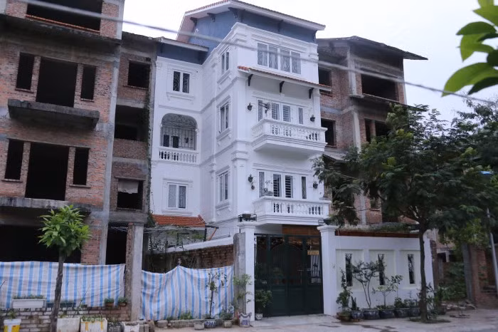 Cả khu có 227 căn hộ nhưng chỉ vài nhà có người ở.