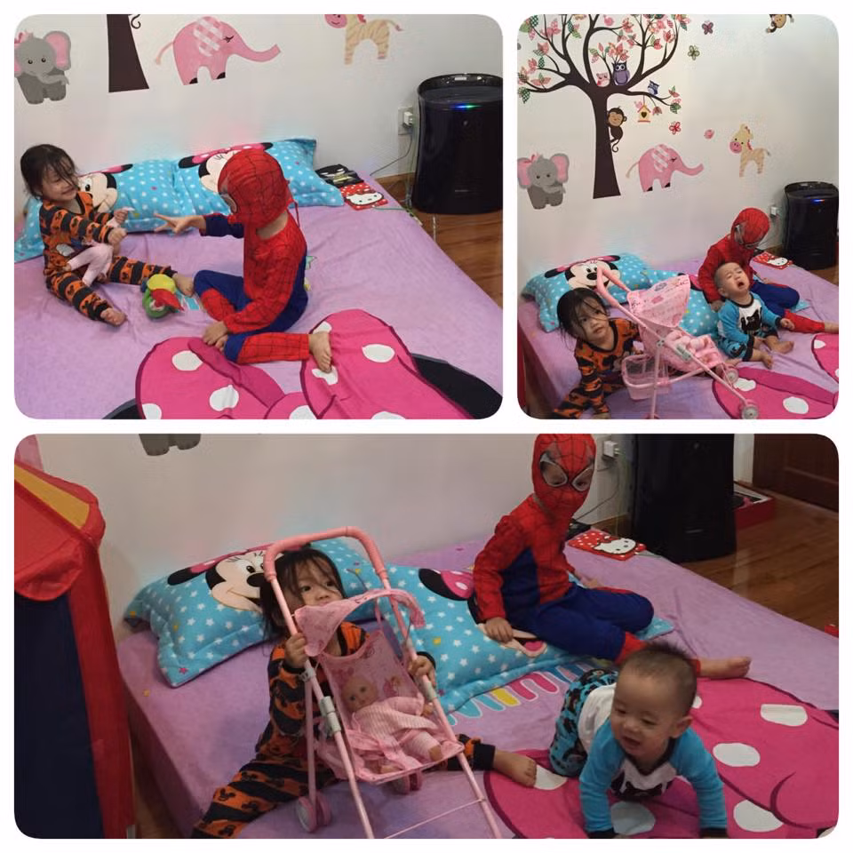 Phòng ngủ của các bé Coca, Cola và Cacao tràn đầy màu sắc vui nhộn.