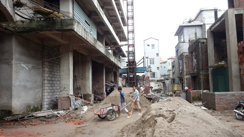 Sự chậm trễ bàn giao tài sản cho khách hàng của Lilama Hà Nội đang khiến nhiều người mua chịu thiệt hại nặng nề.