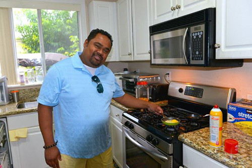 Hiện Thu Phương đang sống hạnh phúc bên ông bầu Dũng Taylor và 4 người con tại thành phố Irvine, California.