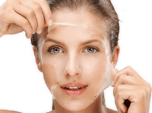 Sử dụng mặt nạ giấy nhiều lần. Mặt nạ giấy được thiết kế phù hợp cho một lần sử dụng. Sử dụng lại nhiều lần làm tăng nguy cơ nhiễm khuẩn, vừa không mang lại hiệu quả chăm sóc da, vừa khiến da dễ nổi mụn.