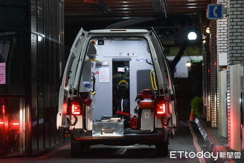 Mùa đông, nhiệt độ thấp làm tăng nguy cơ các vấn đề liên quan đến tim mạch, mạch máu não. Để tránh các vấn đề về mạch máu, bác sĩ Lai Hoàng Xuân - Chuyên khoa cấp cứu nổi tiếng Đài Loan (Trung Quốc) nhấn mạnh, có 6 thời điểm dễ đột tử khi trời lạnh. Mối nguy này có thể xảy ra với cả người khỏe mạnh, tuyệt đối không chủ quan. (Ảnh: ET, minh họa)