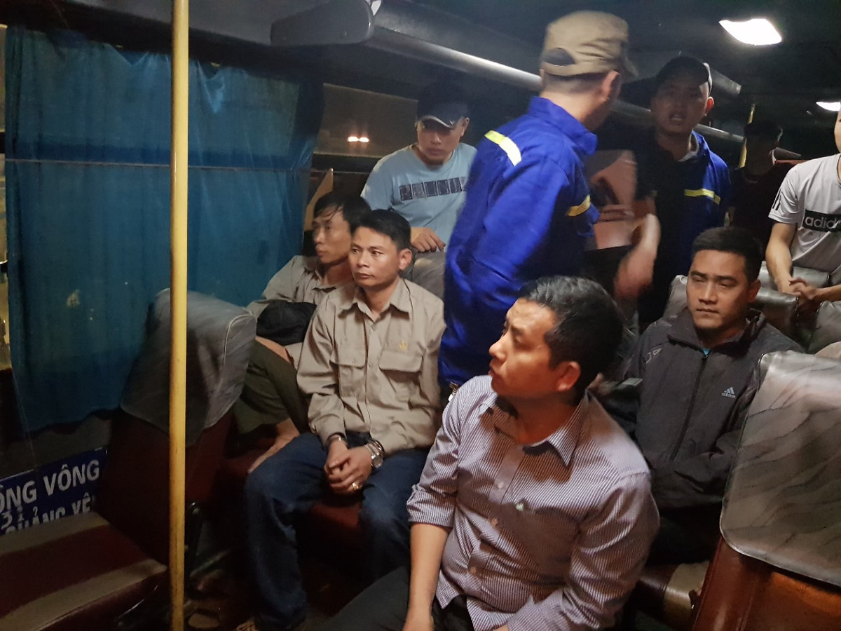 Các đối tượng bị bắt quả tang khi đang đánh bạc. Ảnh: Công an TP Uông Bí.