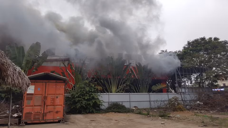 Vào hồi 17h13, ngày 13/4/2018, Phòng Cảnh sát Phòng cháy và Chữa cháy số 3 - Cảnh sát Phòng cháy và Chữa cháy thành phố nhận được thông tin của Trung tâm thông tin chỉ huy cho biết cháy xảy ra tại Nhà hàng Sive beer Club, Lô 22A đường Lê Hồng Phong, phường Đông Khê.