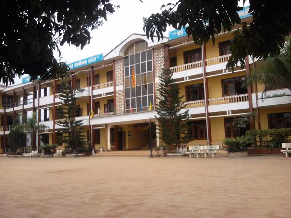 Trường THPT Tứ Sơn nơi em T. theo học. Ảnh minh họa.