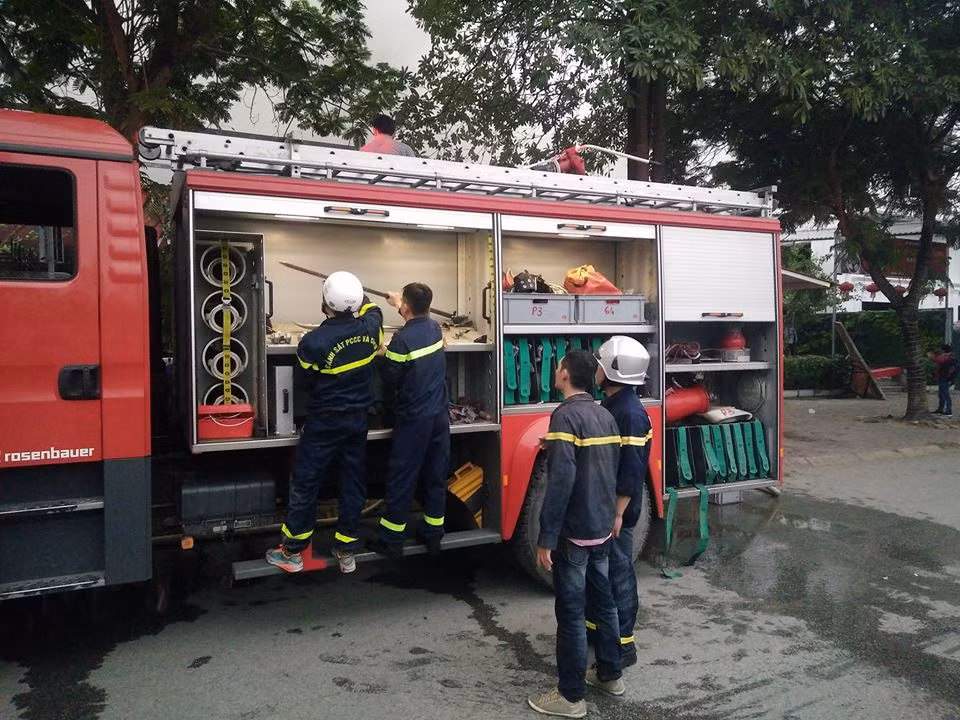 Mọi thao tác đều tiến hành rất khẩn trương.