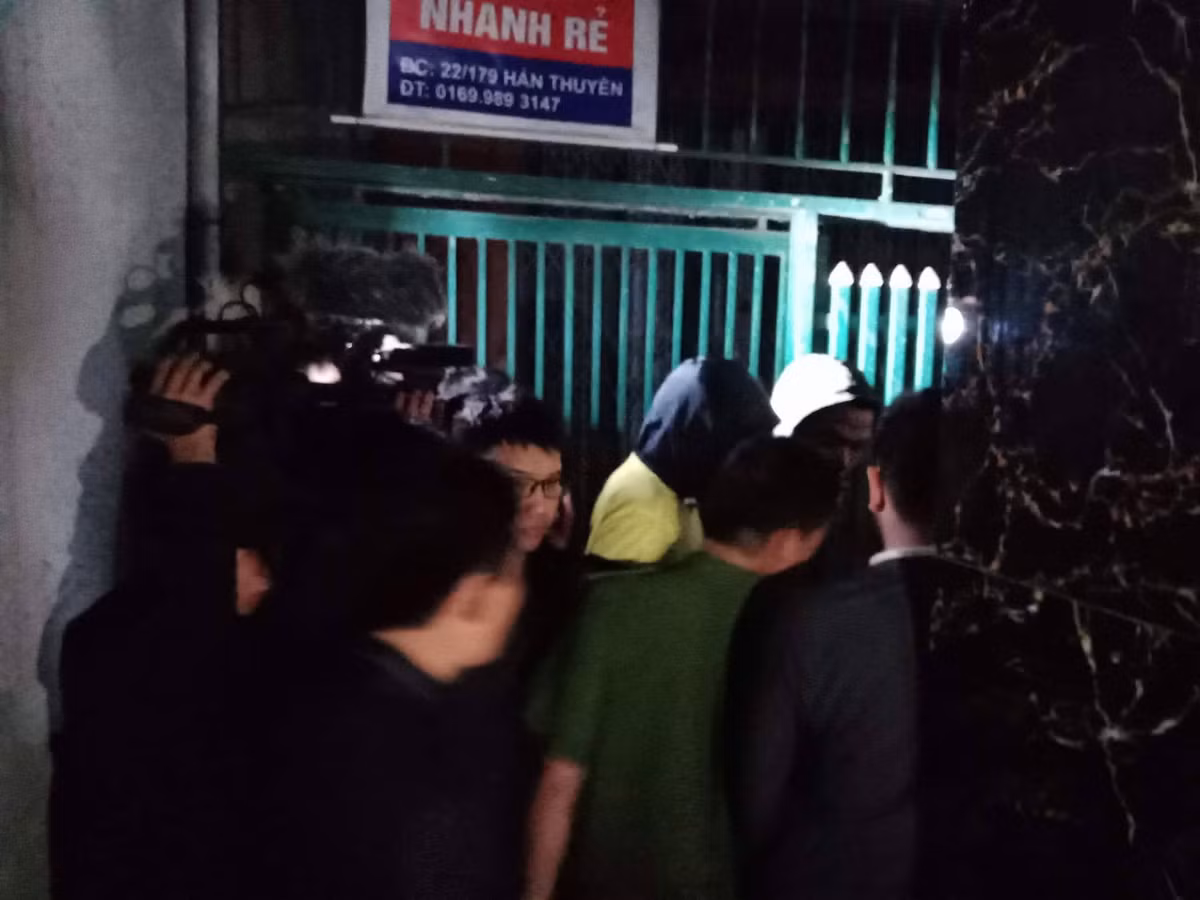 Can canh cong an kham xet nha ong Phan Van Vinh-Hinh-5