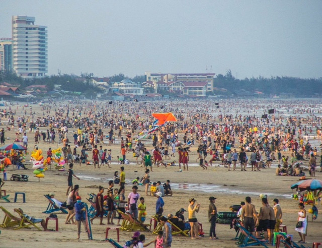 Khung cảnh gây "choáng" ở Vũng Tàu những ngày nghỉ lễ 30/4. Ảnh: CA TP HCM.