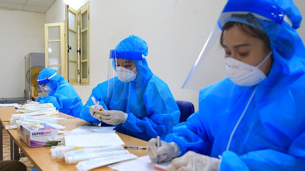 Ha Noi them 11 ca Covid-19, co 10 nguoi ve tu TP.HCM