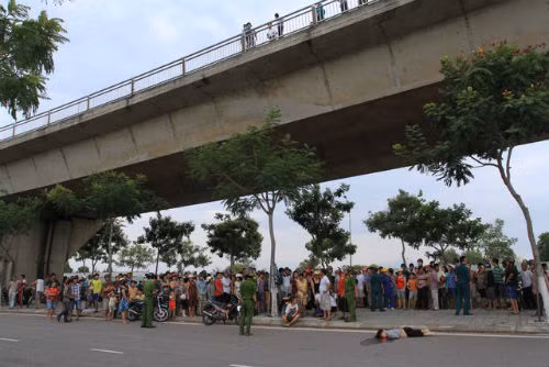 Cú va chạm khiến bà Thái và chị Khánh, cháu Minh bị hất văng qua lan can cầu Thuận Phước và rơi từ độ cao khoảng 30 mét xuống đường gom dẫn lên cầu. Bà Thái và chị Khánh chết tại chỗ, bé Minh bị thương nặng do rơi trúng bãi cỏ, được người dân kịp thời đưa đi cấp cứu. Phía trên cầu Thuận Phước, nạn nhân Trần Thị Khánh Linh (6 tuổi) bị thương đã được đưa đi cấp cứu kịp thời. Ông Tráng (chồng bà Thái) bị tông và đập vào lan can, tử vong tại chỗ.