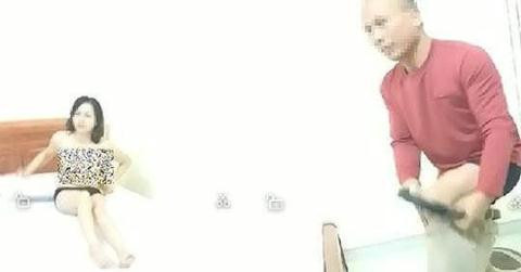 Loa the om dong nghiep chua benh: Lo tin nhan tinh cam?-Hinh-4