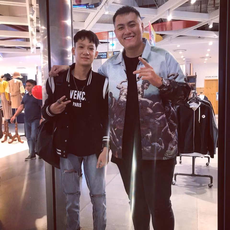 Fabo Nguyễn có rất nhiều kiến thức về thời trang, hàng hiệu, đặc biệt lày về giày sneaker. Ngoài là nhân vật nổi tiếng trong giới hypebeast Việt Nam, Fabo Nguyễn còn là một vlogger có tài ăn nói rất lưu loát. Anh từng được xếp vào nhóm những vlogger Việt thế hệ 2.0, bởi những tài năng, thế mạnh riêng của mình. Fabo Nguyễn xuất thân trong một gia đinh kinh doanh điện máy lâu đời có tiếng tại Sài Gòn, chính vì vậy việc anh chàng luôn có được những điều kiện cao cấp nhất để cho ra đời nhiều vlog được yêu thích không hề là chuyện khó khăn.