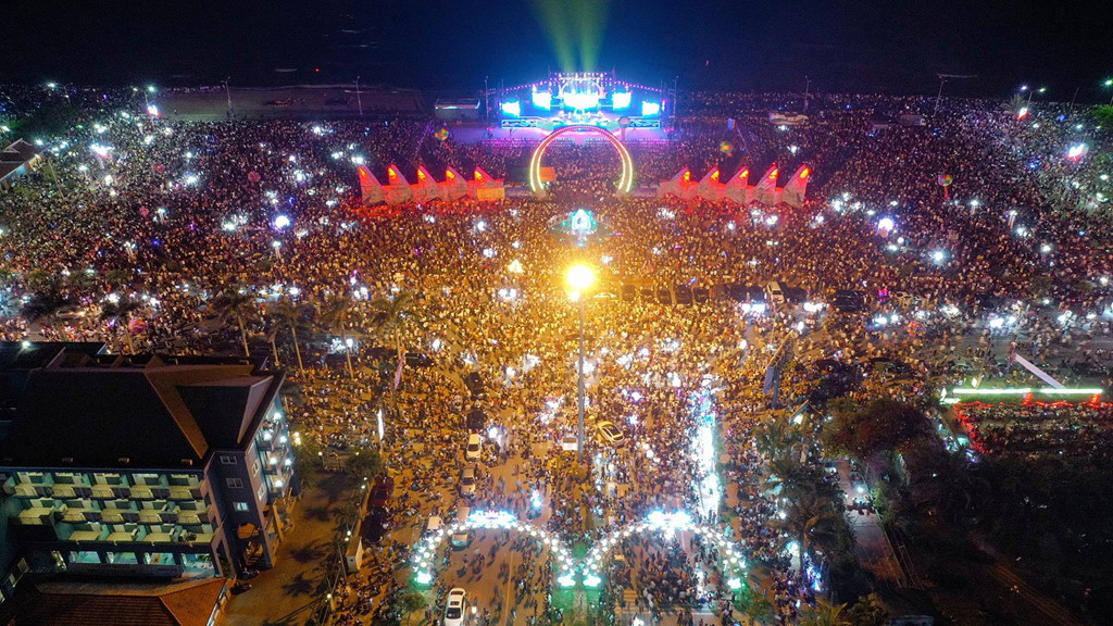 Ông Doãn Tiến Dũng, Chủ tịch UBND thị xã Cửa Lò, cho biết: “Để mùa du lịch Cửa Lò 2019 được thành công, chính quyền thị xã đã quyết liệt trong việc xử lý nghiêm tình trạng chặt chém giá cả".