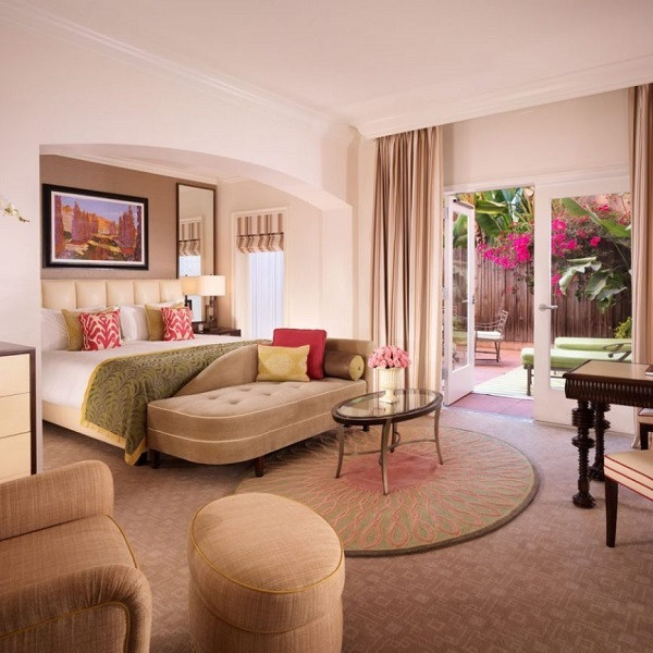 Các phòng và suite của khách sạn thể hiện sự tinh tế của LA, trong khi những căn bungalow riêng tư và hiện đại lại tôn vinh khung cảnh thiên nhiên thanh bình.