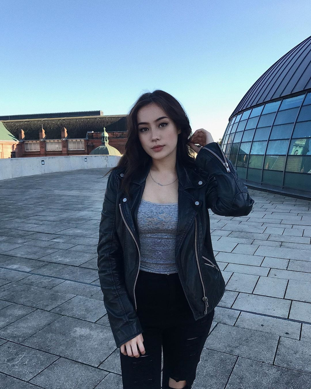 Dù Việt Nam là quê hương của bố nhưng Jade-Anh Ngo lại mới chỉ được đến đây một lần. Du lịch khá nhiều ở châu Âu, châu Phi và hiện tại Jade-Anh Ngo cũng rất mong có cơ hội được trở lại Việt Nam - quê hương thứ hai của mình.