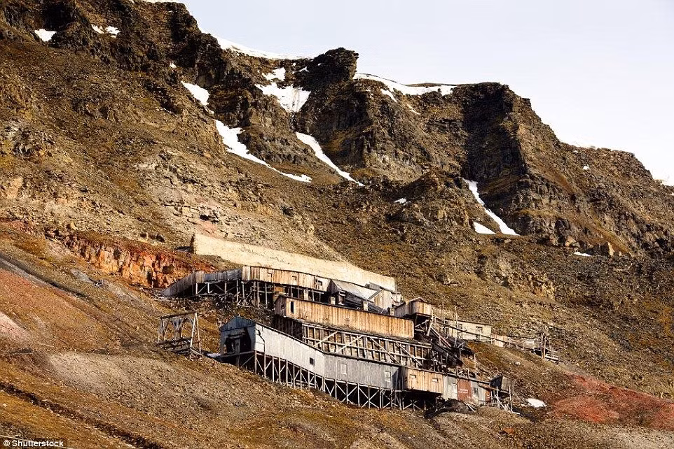 Khung cảnh tĩnh mịch, heo hút tại một điểm khai thác than bị bỏ hoang ở thị trấn Longyearbyen, Svalbard, Na Uy.