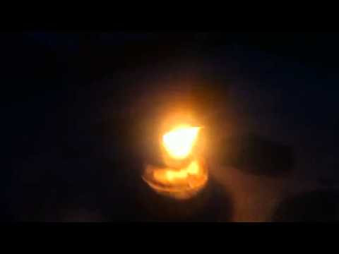 Vào năm 1540, một ngọn đèn được tìm thấy trong ngôi mộ cổ ở Rome. Ngôi mộ được cho là thuộc về Tulliola, con gái của chính khách La Mã có tên Cicero. Tulliola qua đời vào năm 44 trước Công nguyên. Chiếc đèn nằm trong ngôi mộ và cháy liên tục trong khoảng 1.600 năm.