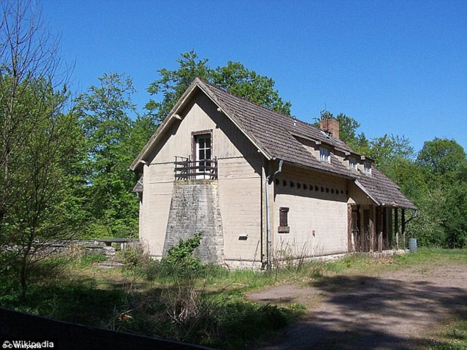 Theo các phương tiện truyền thông, chi phí bảo trì mỗi năm của dinh thự Joseph Goebbels tốn khoảng 230.000 Euro.