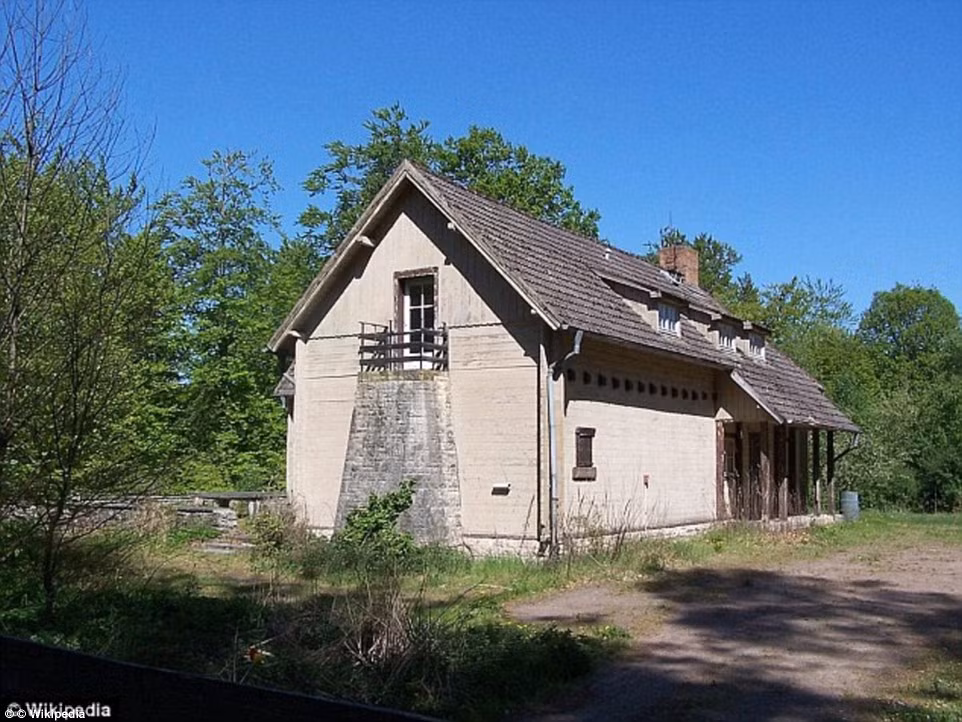 Theo các phương tiện truyền thông, chi phí bảo trì mỗi năm của dinh thự Joseph Goebbels tốn khoảng 230.000 Euro.