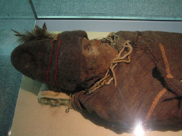 Vào đầu thế kỷ 20, các nhà thám hiểm châu Âu gồm: Sven Hedin, Albert von Le Coq và Sir Aurel Stein đã tìm thấy những xác ướp Tarim trong quá trình tìm kiếm cổ vật châu Á.