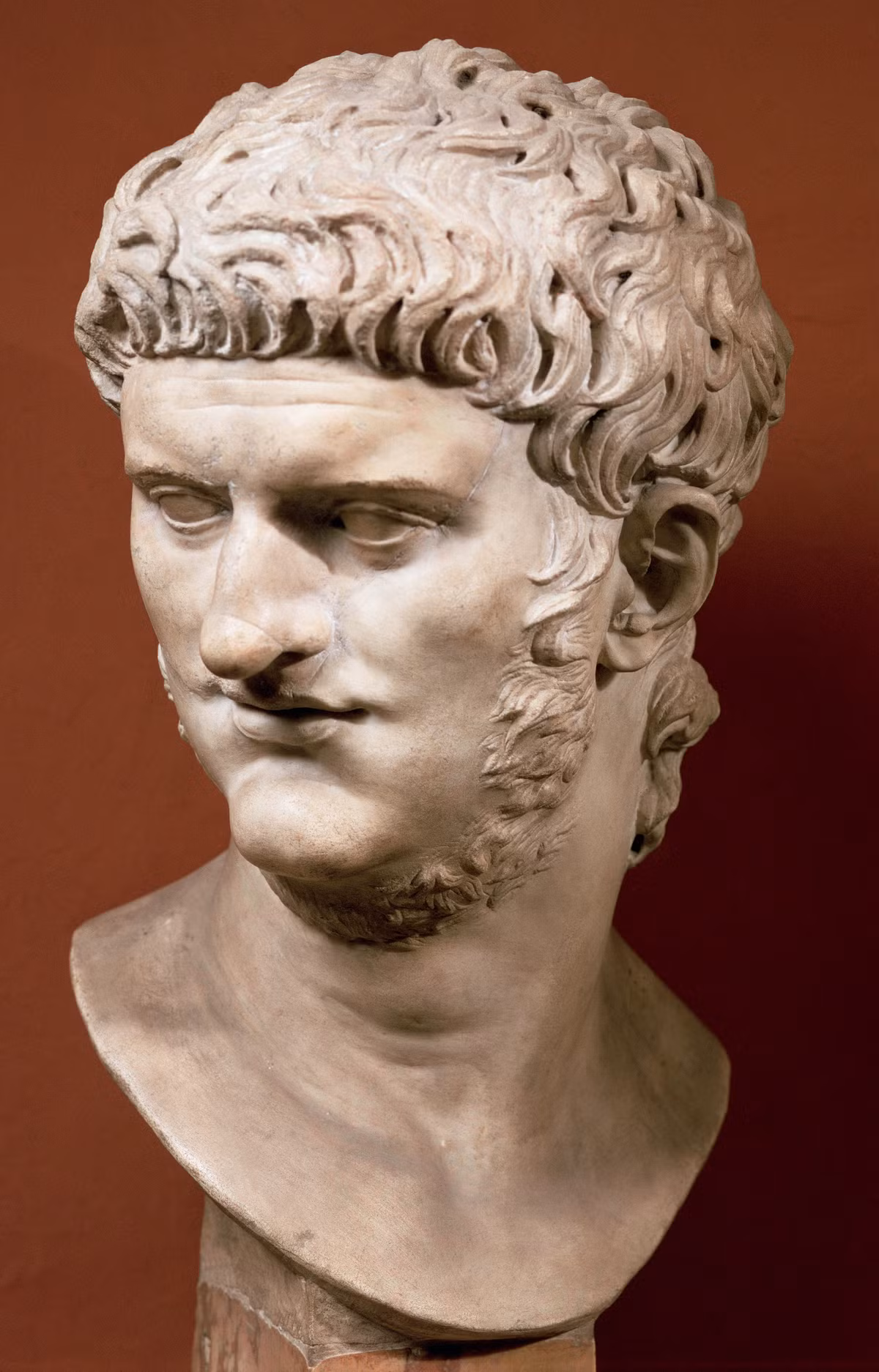 Nero thường gọi Sporus là “quý cô” hay “hoàng hậu” theo cách rất âu yếm và tình cảm. Mời độc giả xem video: Tái hiện trận chiến lịch sử của hoàng đế Napoleon (nguồn: VTC14)