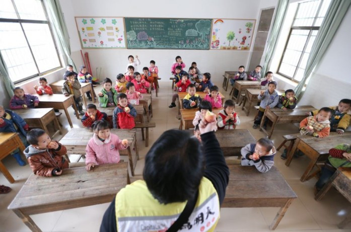 Cho hoc sinh an gao moc o TQ: Luong tam nguoi thay o dau?