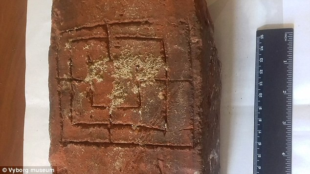 Theo quản lý ở viện bảo tàng địa phương, phòng chứa này có thể nối lâu đài Vyborg nằm trên hòn đảo nhỏ với thành phố Vyborg gần đó.