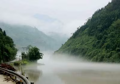 Không hiểu tại sao người lính sống sót trở ra ngoài lại cảm thấy chóng mặt và không thấy hai người đồng đội. Sau đó, người này cố bắt kịp 2 đồng đội nhưng không thể và đột nhiên bất tỉnh.