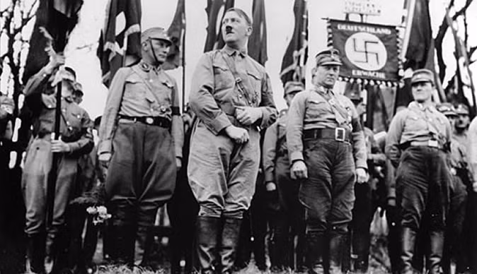 Theo ước tính, khoảng 1/2 số nạn nhân trong các cuộc tàn sát trên là người Do Thái. Đây là dân tộc mà Adolf Hitler căm ghét và tìm cách tận diệt.