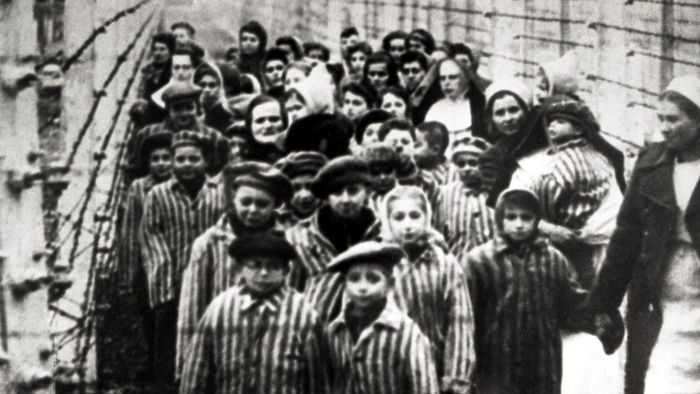 Theo kế hoạch, người Do Thái sẽ bị trục xuất đến nơi ở mới mà không được phép mang theo bất cứ tài sản nào. Thêm nữa, người Do Thái sẽ phải sống dưới sự kiểm soát của lực lượng cảnh sát phát xít Đức.