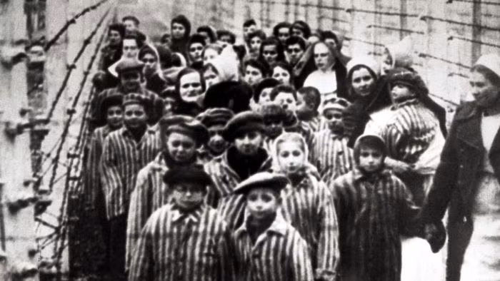 Theo kế hoạch, người Do Thái sẽ bị trục xuất đến nơi ở mới mà không được phép mang theo bất cứ tài sản nào. Thêm nữa, người Do Thái sẽ phải sống dưới sự kiểm soát của lực lượng cảnh sát phát xít Đức.